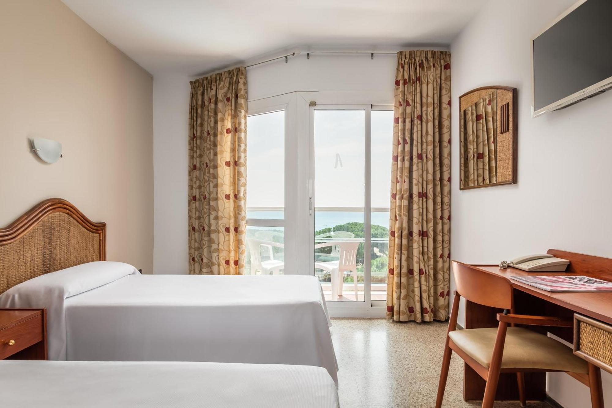Hotel Cartago Nova By Alegria Malgrat de Mar Dış mekan fotoğraf