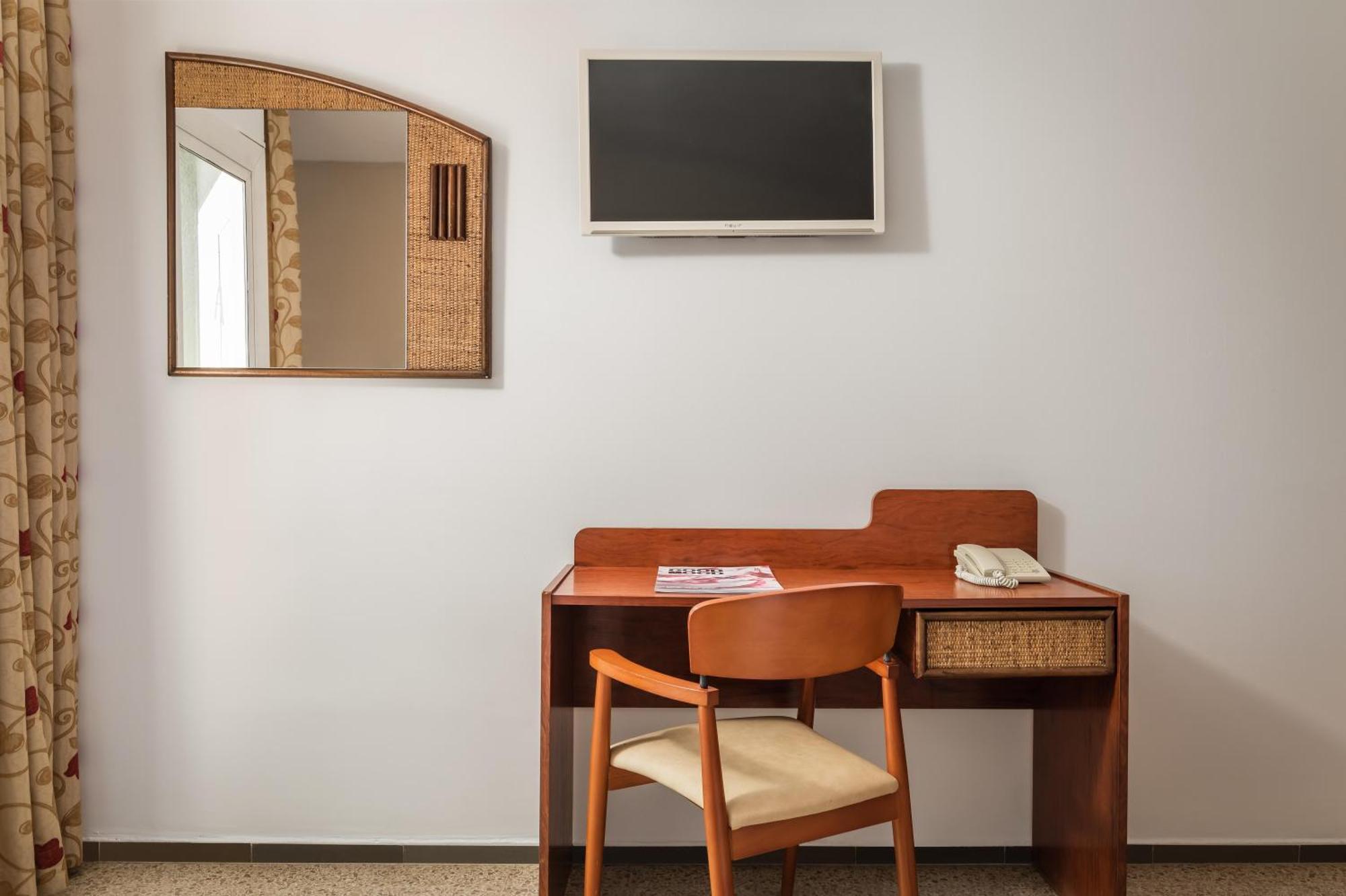 Hotel Cartago Nova By Alegria Malgrat de Mar Dış mekan fotoğraf